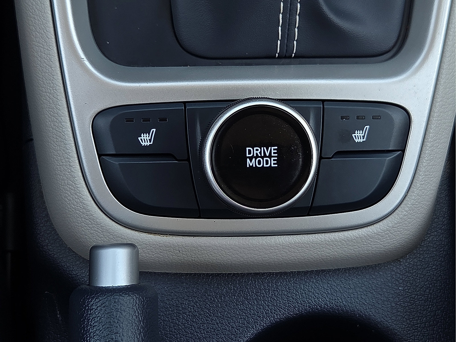 Used 2025 Hyundai Venue Limited FWD image 18