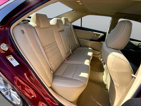 Used 2017 Toyota Camry XLE w/ Moonroof Package FWD image 25
