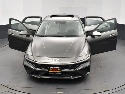 Used 2025 Hyundai Elantra Limited image 10