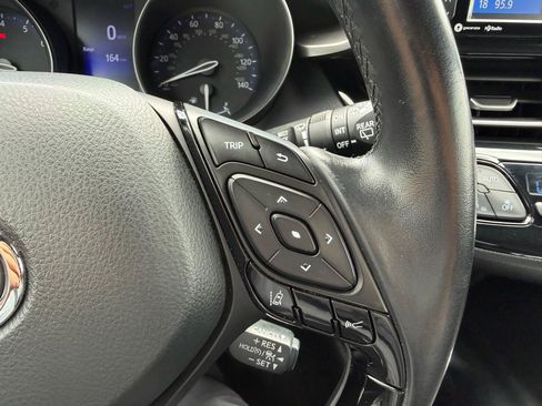 Used 2018 Toyota C-HR XLE FWD image 25