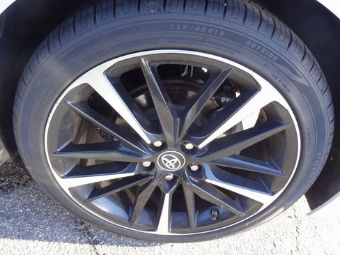 Used 2019 Toyota Camry XSE image 9