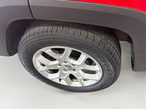 Used 2015 Jeep Renegade Latitude w/ Popular Equipment Group image 29