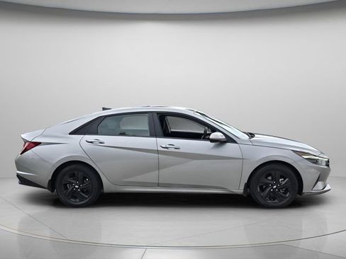 Used 2022 Hyundai Elantra SEL FWD image 5