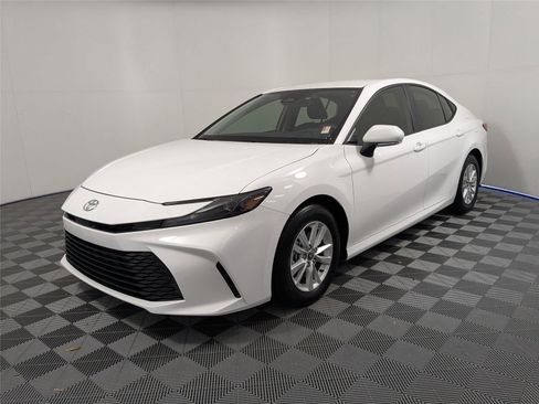 Certified 2025 Toyota Camry LE image 1