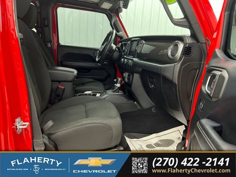 Used 2018 Jeep Wrangler Unlimited Sahara AWD/4WD image 15