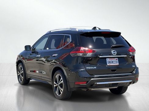 Used 2019 Nissan Rogue SV w/ Premium Package FWD image 4