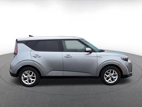 Used 2025 Kia Soul LX w/ LX Technology Package FWD image 13