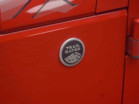 Used 2015 Jeep Wrangler Unlimited Sahara image 37