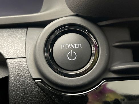 Used 2025 Toyota Crown Signia w/ Advanced Technology Package image 22