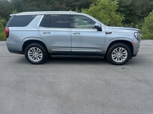 Used 2024 GMC Yukon SLT w/ SLT Luxury Package image 2