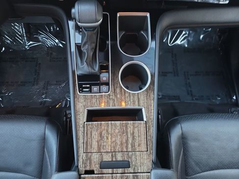 Used 2025 Toyota Sienna Limited image 12