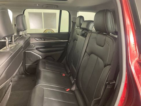 Used 2022 Jeep Grand Cherokee Limited image 18