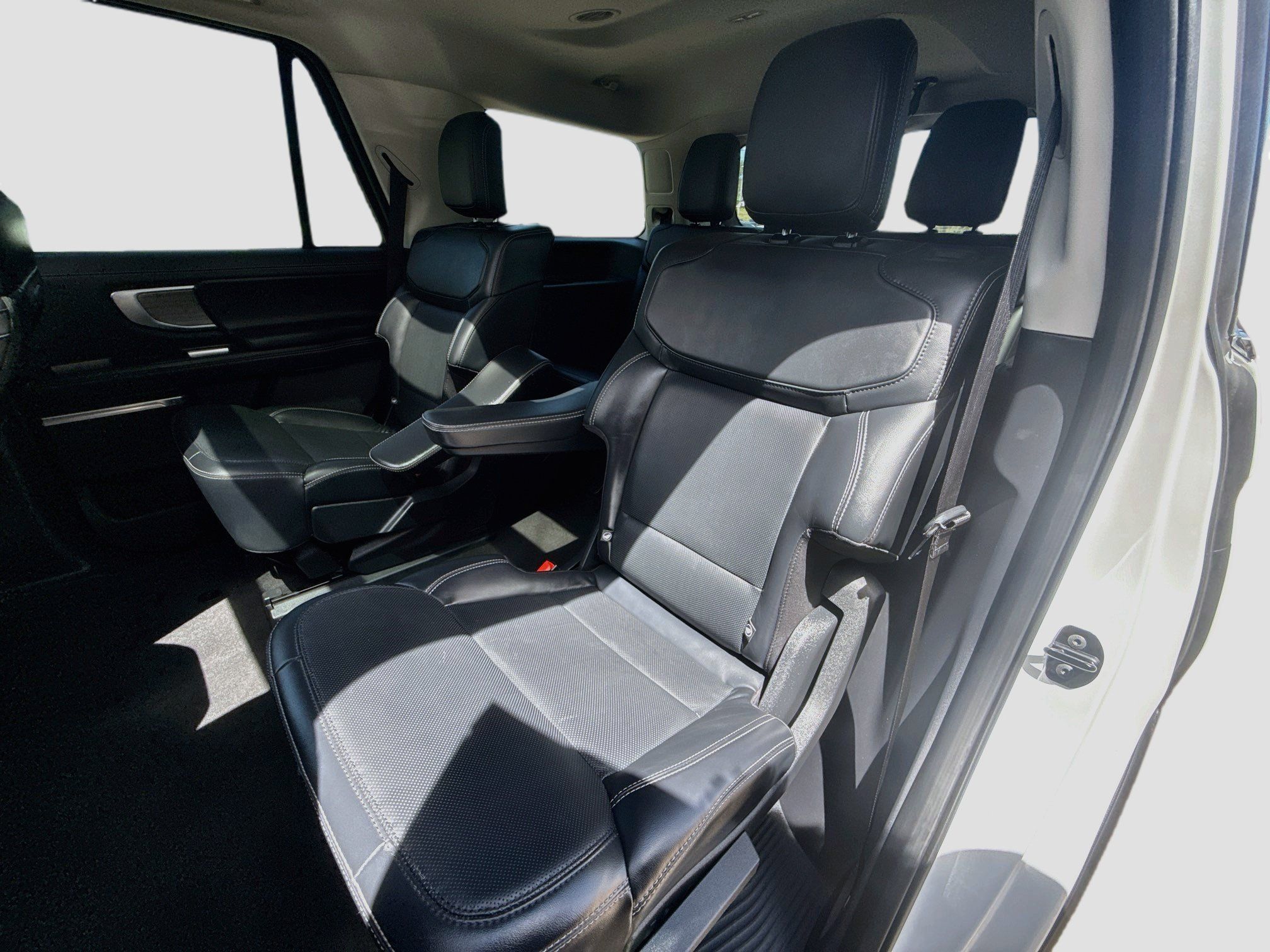 Used 2025 Ford Expedition Platinum AWD/4WD image 30