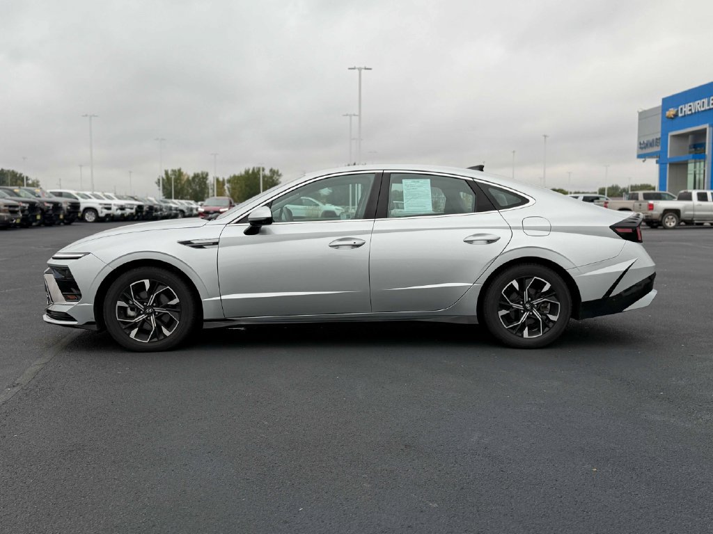 Used 2025 Hyundai Sonata SEL FWD image 11
