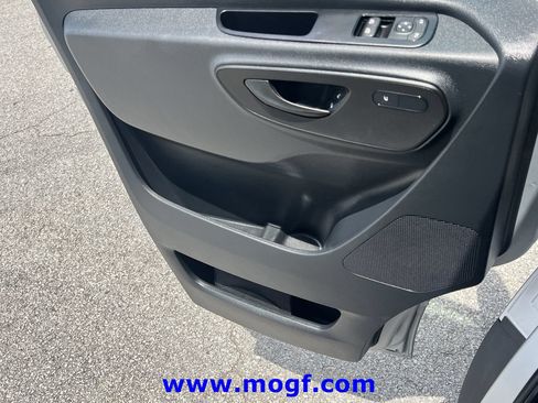 Used 2024 Mercedes-Benz Sprinter 2500 image 15