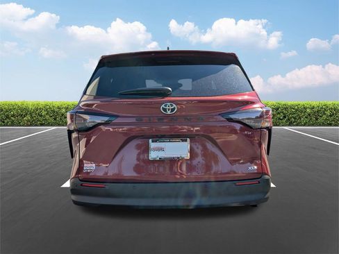 Used 2026 Toyota Sienna XLE FWD image 6