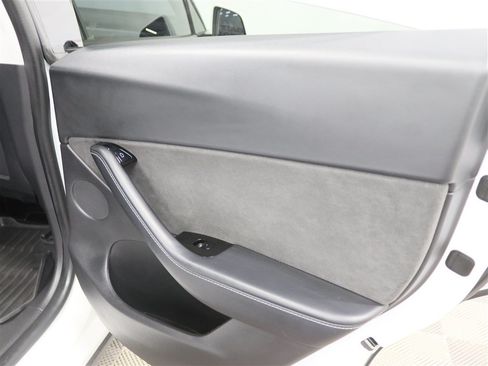 Used 2021 Tesla Model Y Long Range AWD/4WD image 21