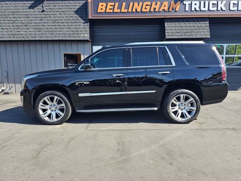 Used 2017 Cadillac Escalade Premium Luxury AWD/4WD image 2