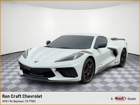 Used 2022 Chevrolet Corvette Stingray Premium Cpe w/ Z51 Performance Package RWD image 1