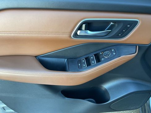 Used 2024 Nissan Rogue Platinum w/ Platinum Premium Package image 11