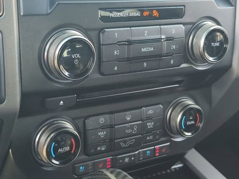 Used 2018 Ford F150 Raptor w/ Equipment Group 802A Luxury image 18