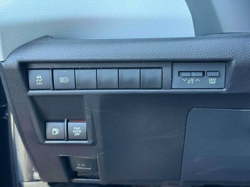 Used 2025 Toyota Sienna LE AWD/4WD image 20