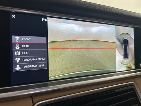 Used 2018 Porsche Panamera 4S image 27