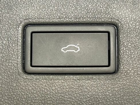 Used 2024 Volkswagen Tiguan SE w/ Panoramic Sunroof Package AWD/4WD image 14