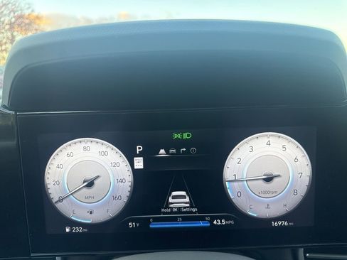 Used 2024 Hyundai Elantra SEL image 16