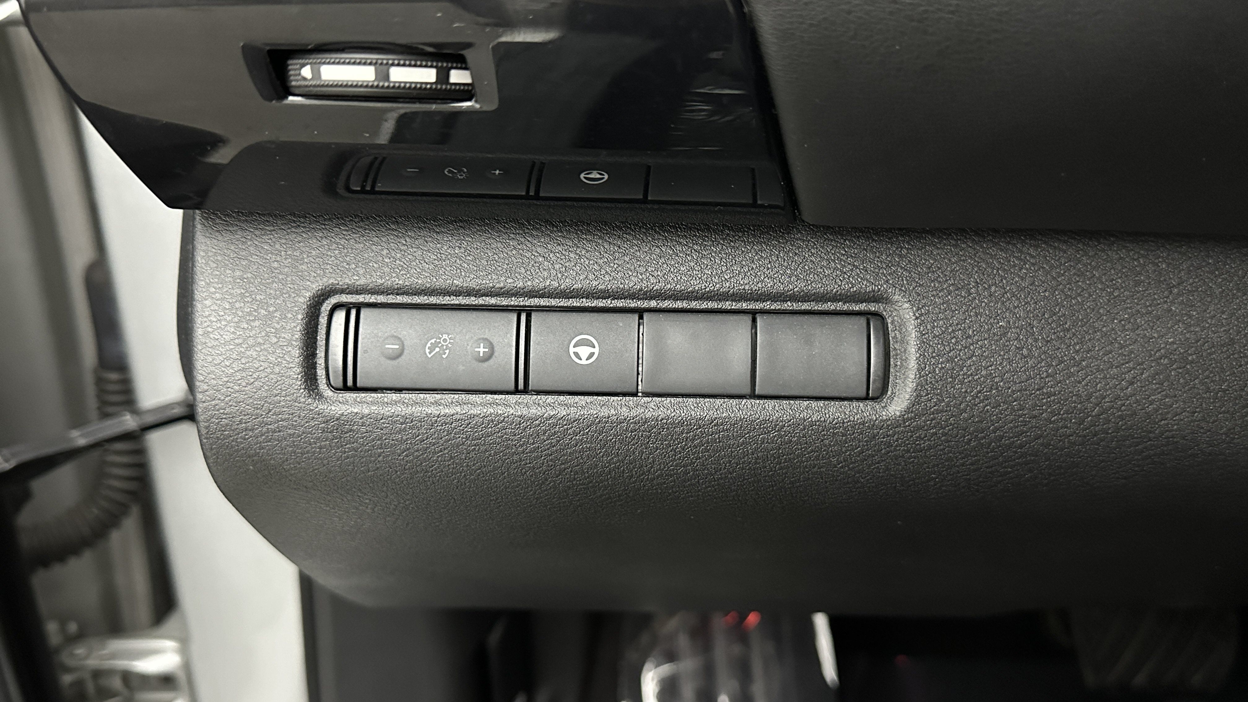 Used 2024 Nissan Pathfinder SV FWD image 16