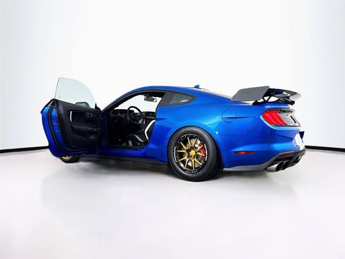 Used 2020 Ford Mustang Shelby GT500 w/ Carbon Fiber Track Pack RWD image 38