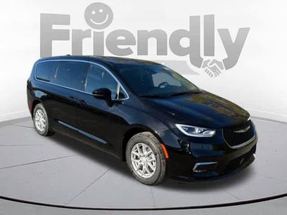 New 2026 Chrysler Pacifica Select
