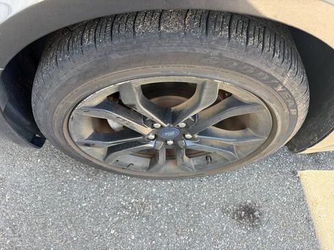Used 2019 Ford Fusion SE w/ Equipment Group 151A FWD image 13