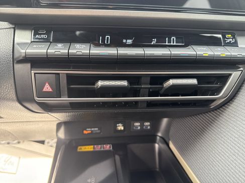 Used 2025 Toyota Camry SE image 14