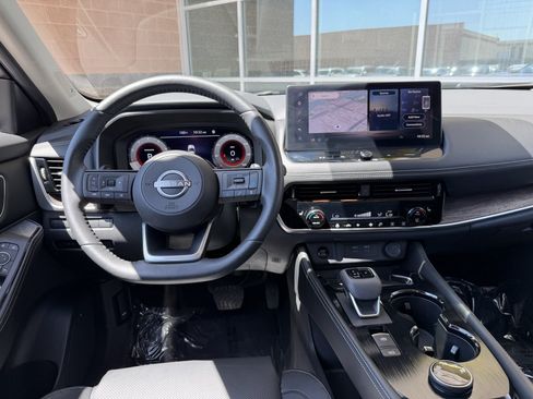 Used 2024 Nissan Rogue Platinum AWD/4WD image 16