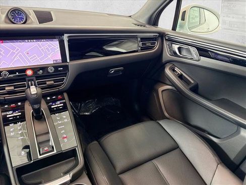 Used 2026 Porsche Macan AWD/4WD image 21