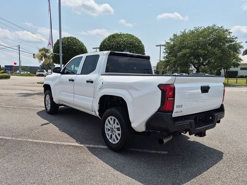 Used 2024 Toyota Tacoma SR AWD/4WD image 5