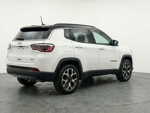 Used 2025 Jeep Compass Limited image 9