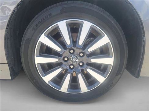 Used 2019 Toyota Sienna Limited Premium w/ Carpet Mat Package FWD image 20