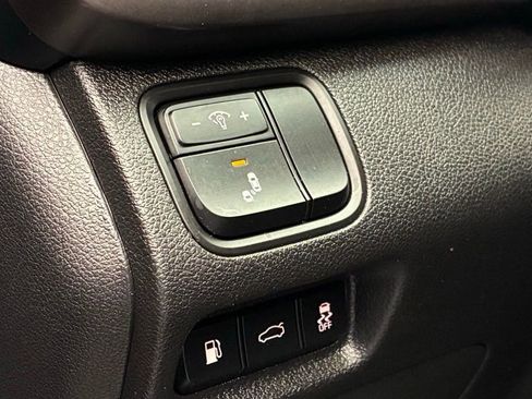 Used 2018 Kia Optima S FWD image 12