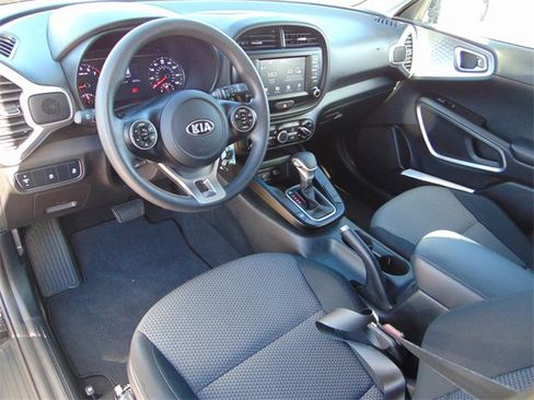 Used 2021 Kia Soul LX image 11