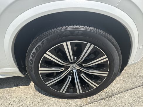 Used 2023 Volvo XC90 B6 Plus AWD/4WD image 12