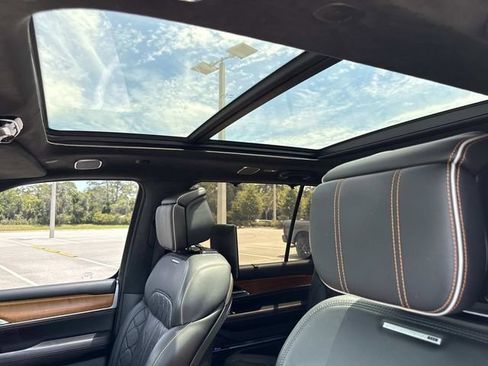Used 2022 Jeep Grand Wagoneer Series III w/ Rear Seat Video Group 1 AWD/4WD image 30