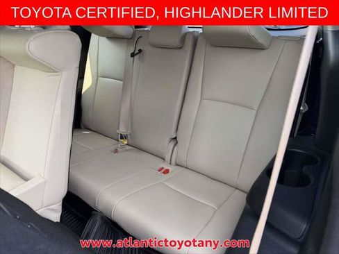 Certified 2024 Toyota Highlander Limited AWD/4WD image 16
