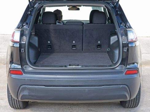 Used 2019 Jeep Cherokee Latitude w/ Popular Appearance Group FWD image 9