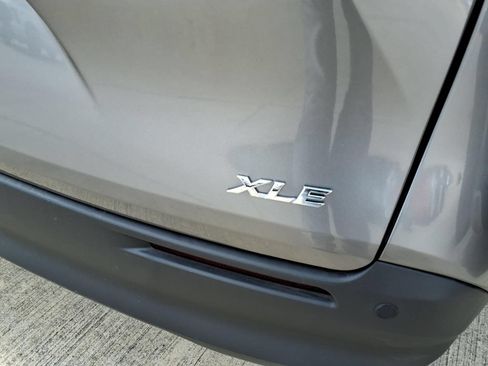 Used 2026 Toyota Sienna XLE FWD image 8