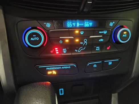 Used 2019 Ford Escape SE image 34