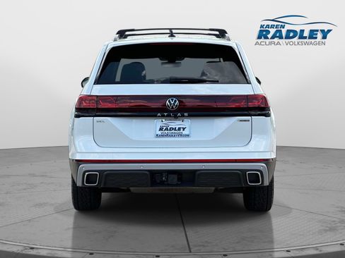 Used 2024 Volkswagen Atlas Peak Edition SEL AWD/4WD image 3