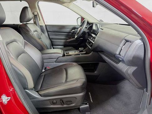 Certified 2025 Nissan Pathfinder SL AWD/4WD image 26