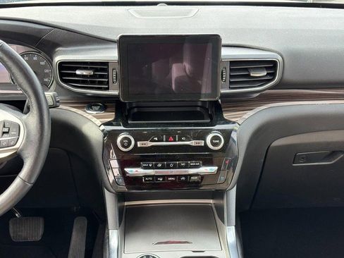 Used 2023 Ford Explorer Limited w/ Equipment Group 301A image 16